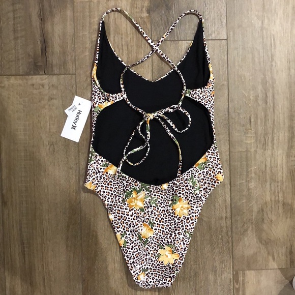 NWT! - HURLEY ‘Jungle Cat’ Cheeky Moderate One-Piece Swim Suit - Picture 3 of 10